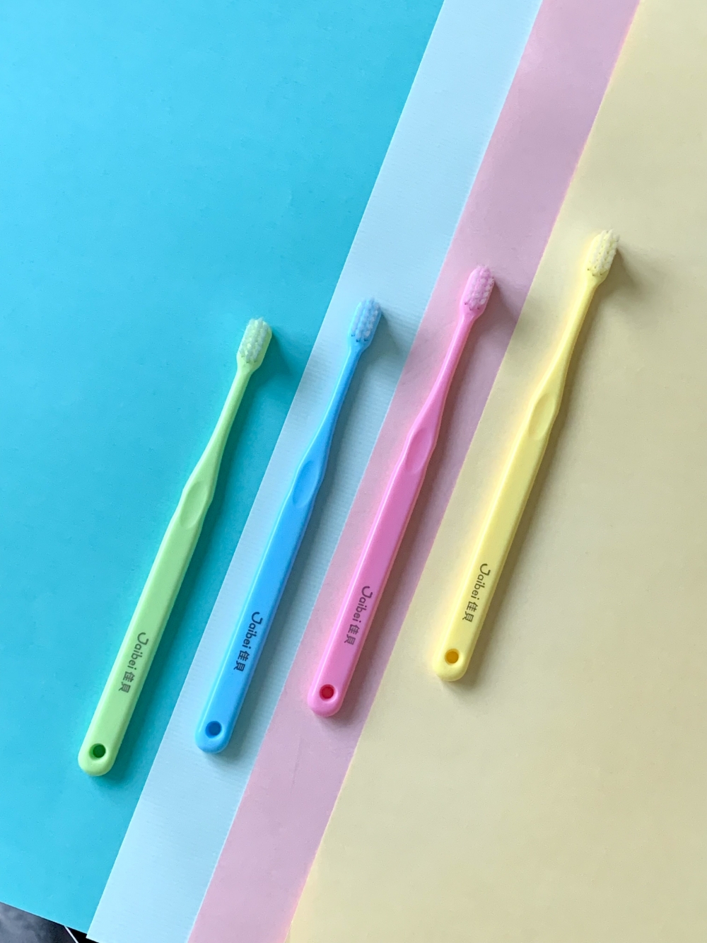 專門為1~5歲嬰幼兒設計的牙刷，溫柔呵護寶寶稚嫩牙齦、有效降低齲齒之發生，讓寶寶開心刷牙，不再哭泣~